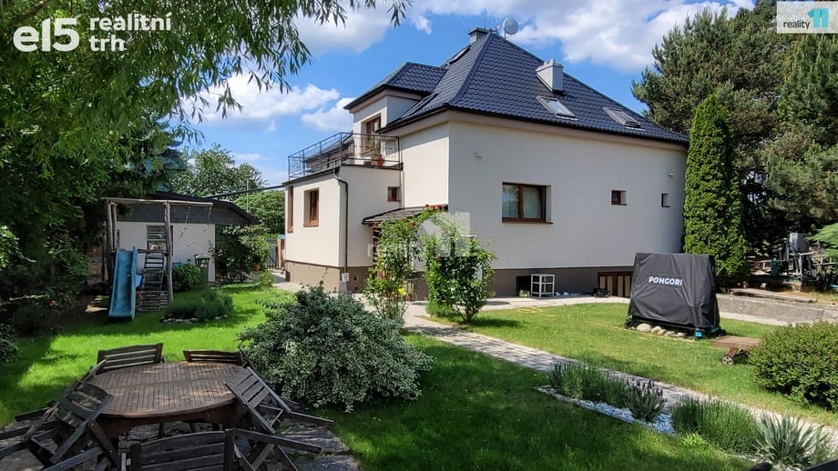 Prodej rodinného domu 310 m², Stratov