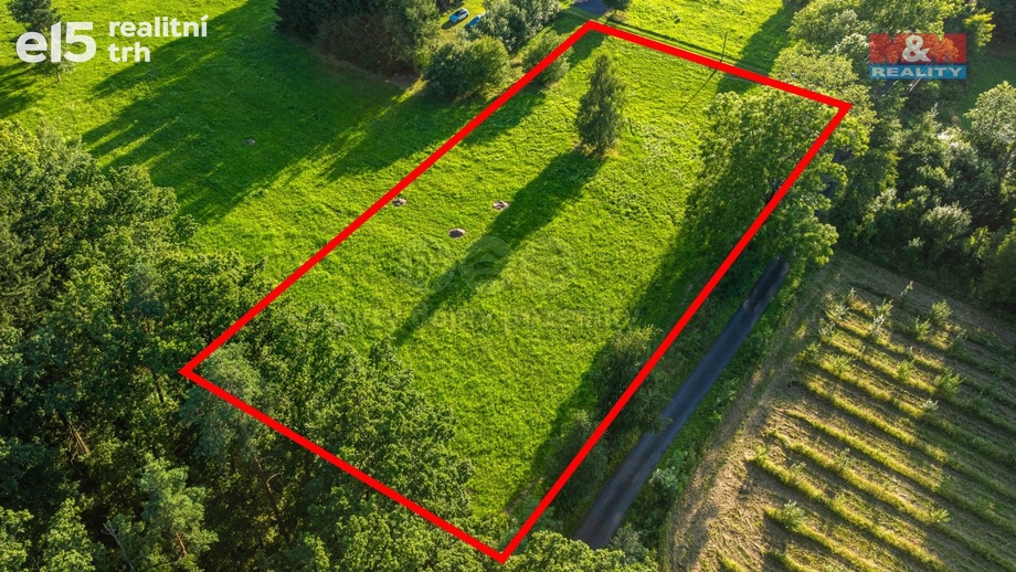 Prodej stavebního pozemku 4 935 m², Bulovka