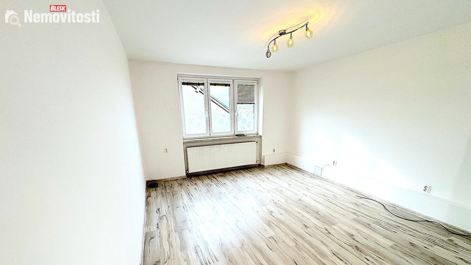 Pronájem bytu 3+1 70 m², Božice