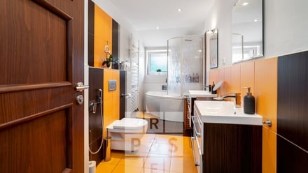 Prodej vícegeneračního domu 333 m², Praha - Štěrboholy