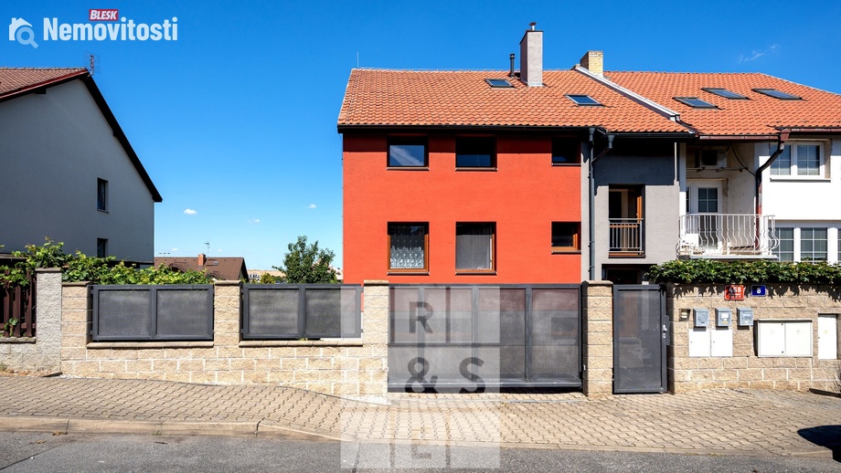 Prodej vícegeneračního domu 333 m², Praha - Štěrboholy