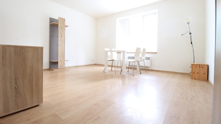 Pronájem bytu 1+kk 31 m², Praha - Vysočany