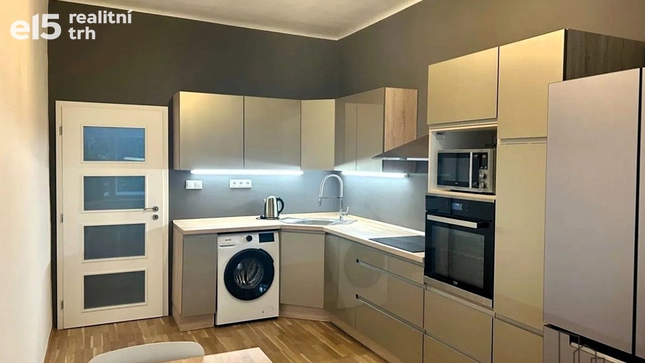 Pronájem bytu 2+1 74 m², Praha 3