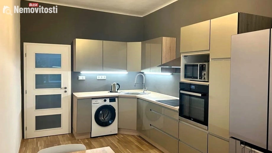 Pronájem bytu 2+1 74 m², Praha 3