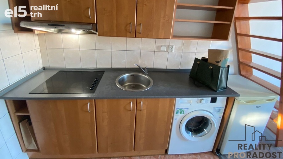 Pronájem bytu 1+kk 20 m², Praha 9