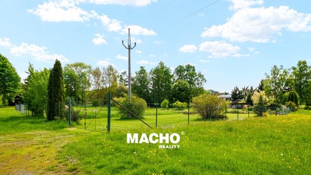 Prodej stavebního pozemku 4 586 m², Bernartice