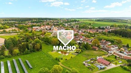 Prodej stavebního pozemku 4 586 m², Bernartice