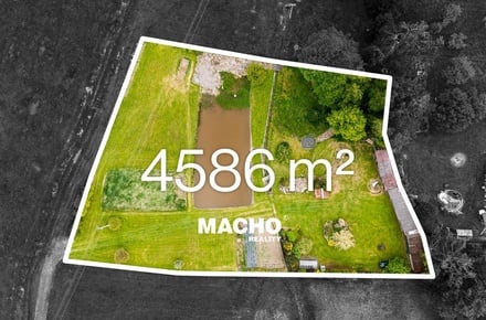 Prodej stavebního pozemku 4 586 m², Bernartice