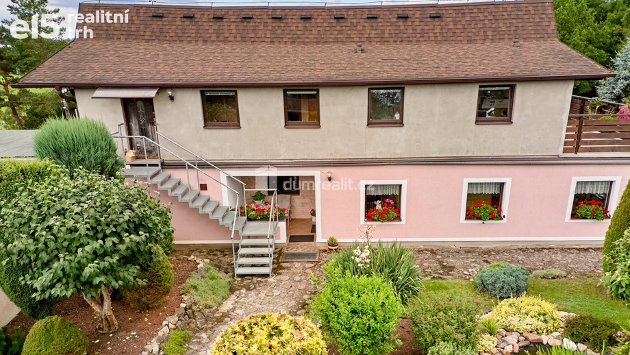 Prodej rodinného domu 921 m², Dalovice