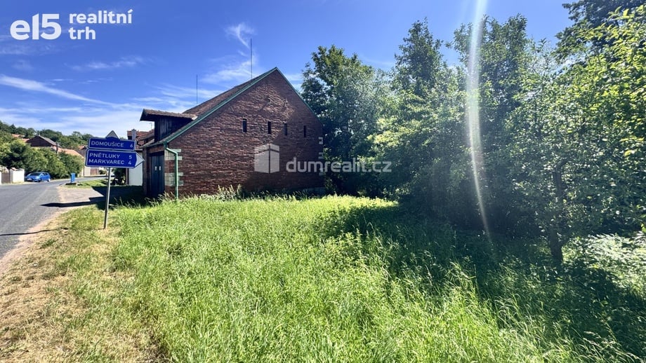Prodej stavebního pozemku 975 m², Pnětluky