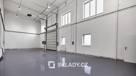 Pronájem skladu 214 m², Ostrov