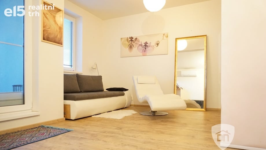 Pronájem bytu 1+kk 32 m², Klecany