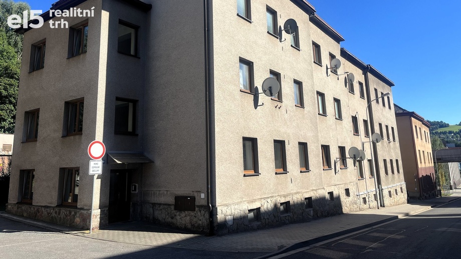 Pronájem bytu 1+1 30 m², Náchod