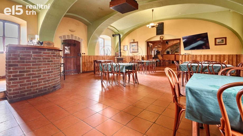 Prodej restaurace 879 m², Studená