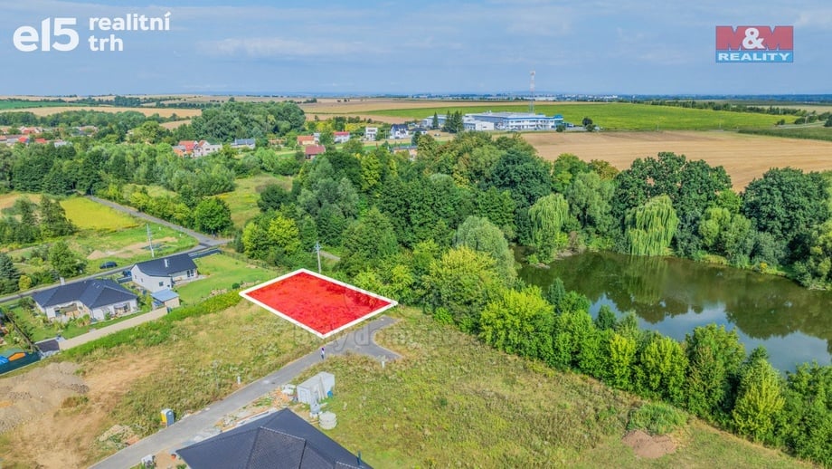 Prodej stavebního pozemku 898 m², Lutopecny
