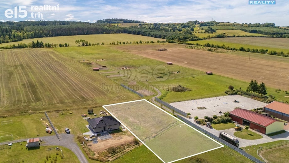 Prodej stavebního pozemku 2 749 m², Spálené Poříčí