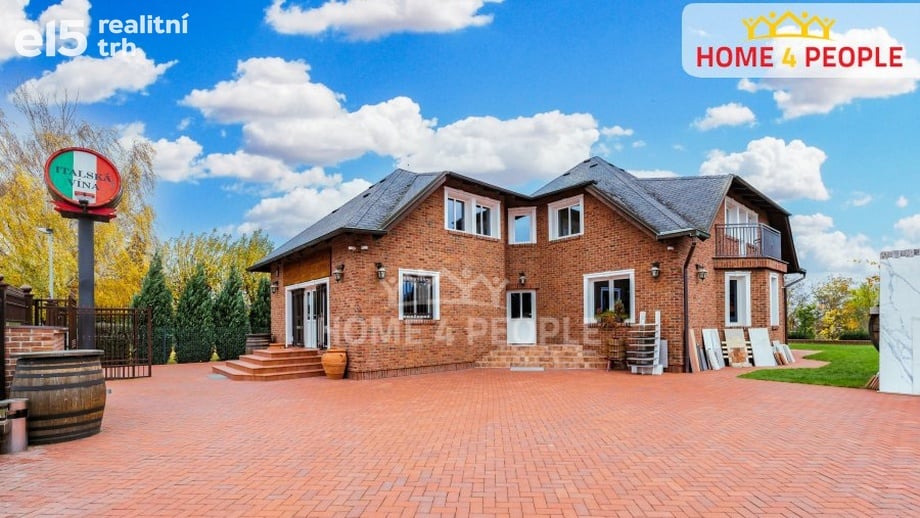 Prodej rodinného domu 370 m², Praha-Březiněves