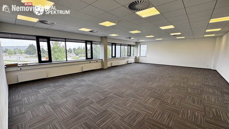 Pronájem kanceláře 294 m², Brno - Černovice