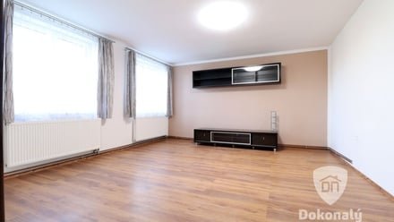 Pronájem bytu 2+1 71 m², Praha - Dubeč