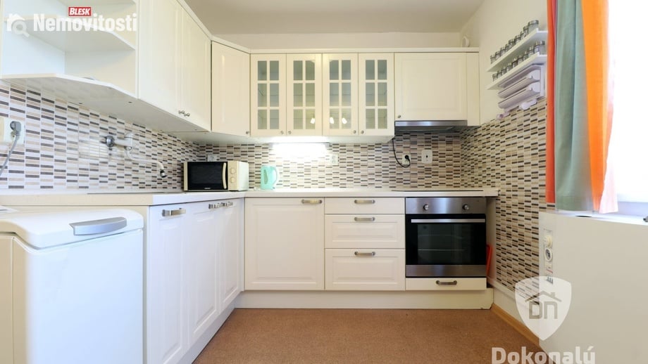 Pronájem bytu 2+1 71 m², Praha - Dubeč