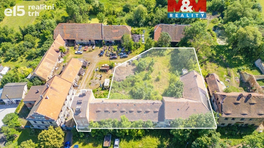Prodej činžovního domu 1 000 m², Podbořany