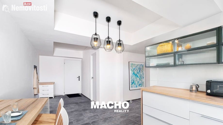 Prodej bytu 2+kk 39 m², Chrášťany