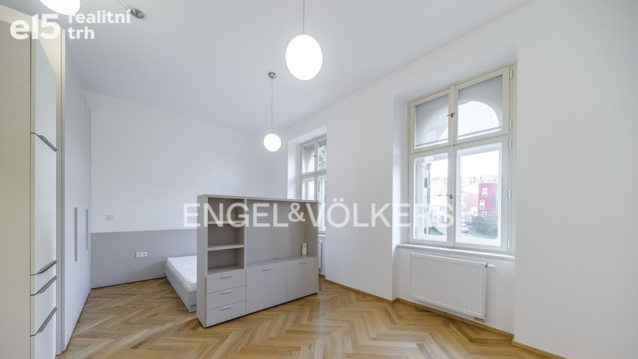 Pronájem bytu 1+kk 33 m², Praha - Žižkov