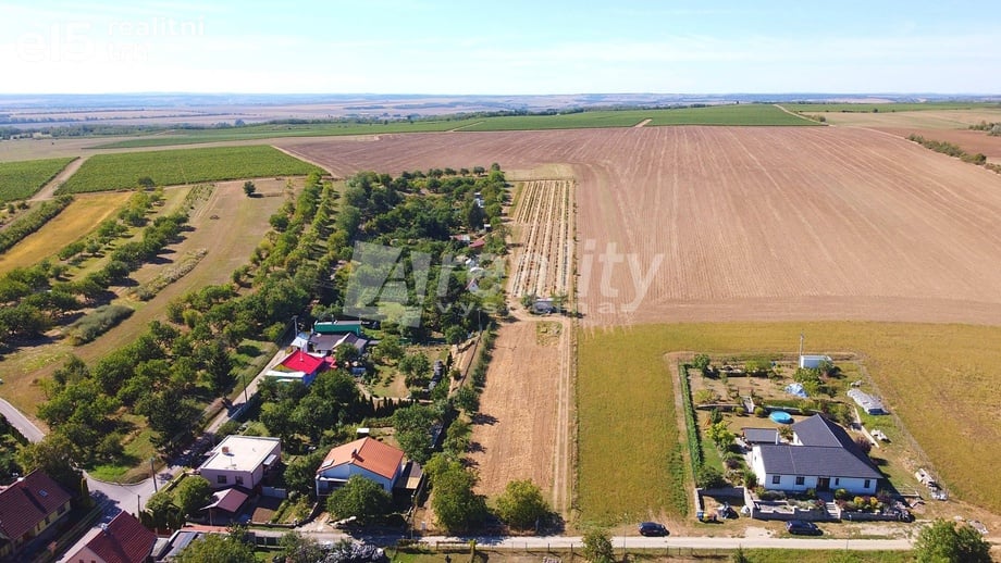 Prodej stavebního pozemku 9 920 m², Miroslav