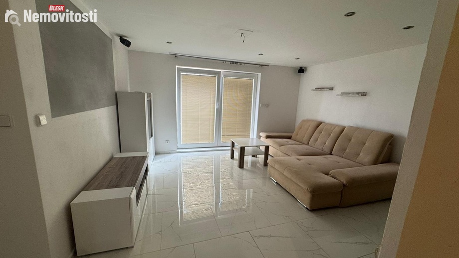 Pronájem bytu 2+1 85 m², Třebíč - Borovina