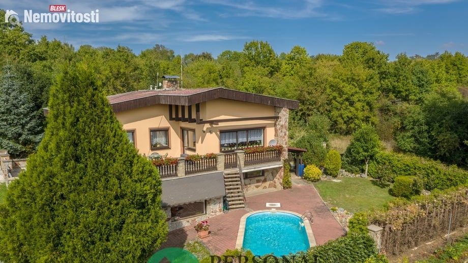 Prodej rodinného domu 225 m², Sazená