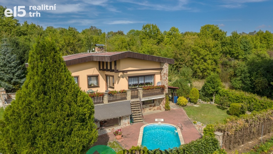 Prodej rodinného domu 225 m², Sazená