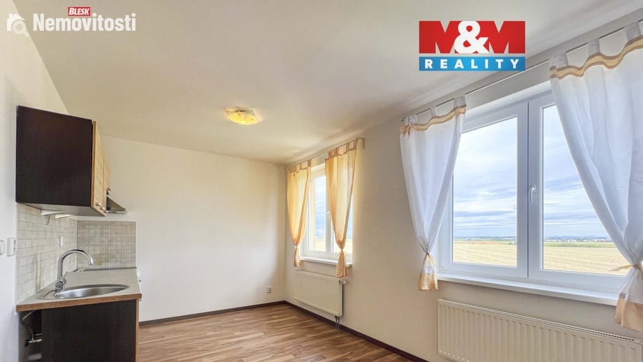 Pronájem bytu 1+kk 29 m², Klecany
