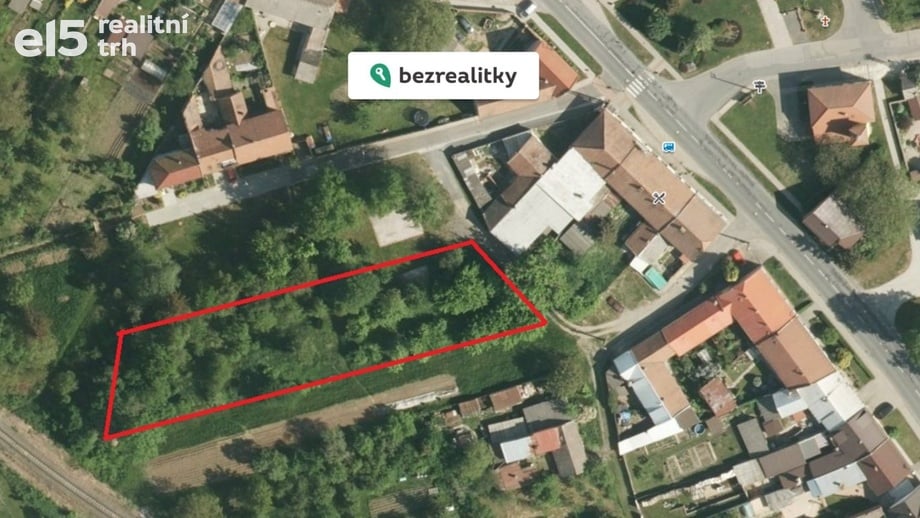 Prodej stavebního pozemku 1 484 m², Uhřičice