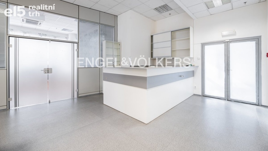 Pronájem kanceláře 198 m², Praha - Holešovice