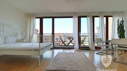 Pronájem bytu 2+kk 70 m², Praha - Holešovice