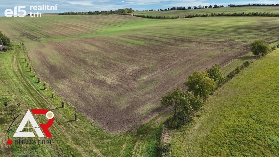 Prodej pole 1 567 m², Velešovice