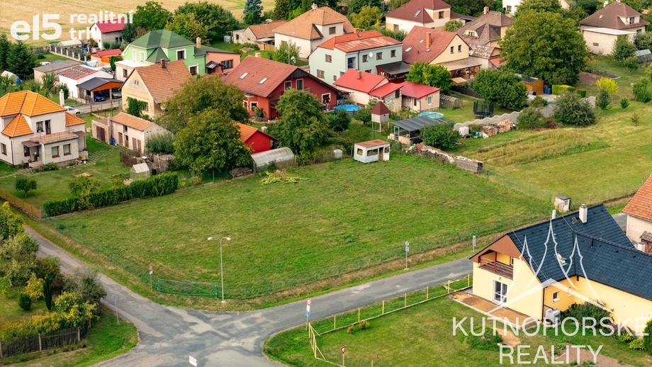 Prodej stavebního pozemku 1 732 m², Okřesaneč