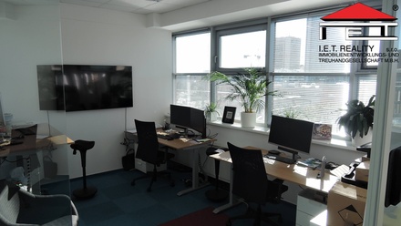 Pronájem kanceláře 303 m², Praha - Nusle
