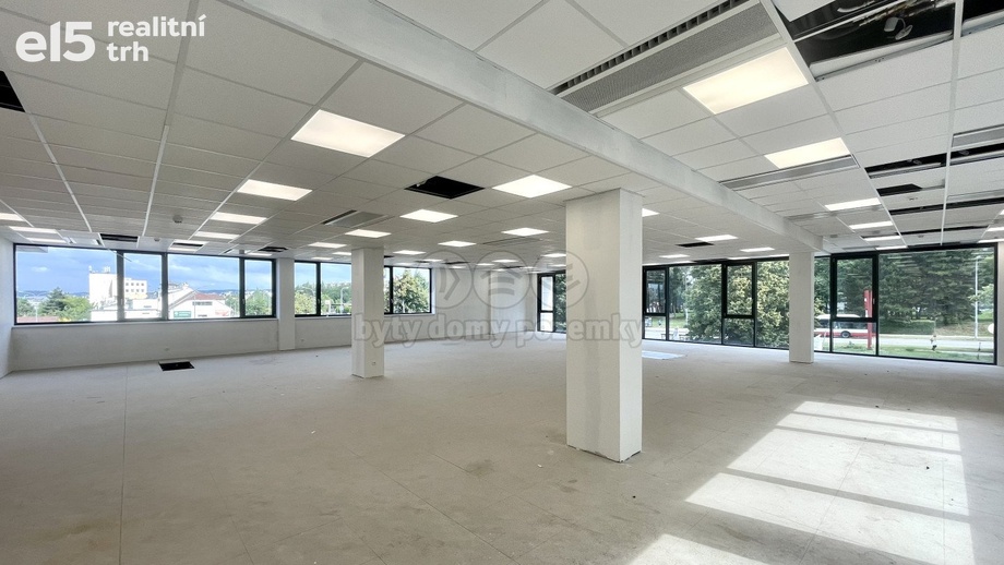 Pronájem obchodního prostoru 275 m², Brno-sever