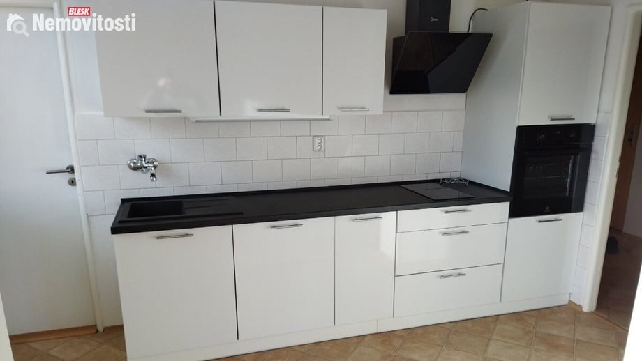 Pronájem bytu 3+1 64 m², Malenice
