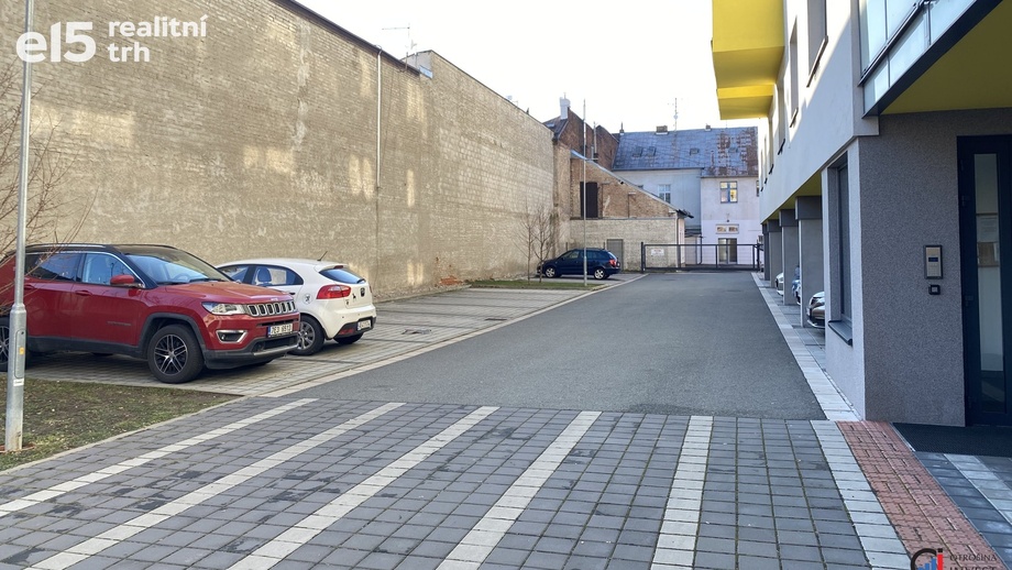 Pronájem garážového stání 12 m², Pardubice - Zelené Předměstí