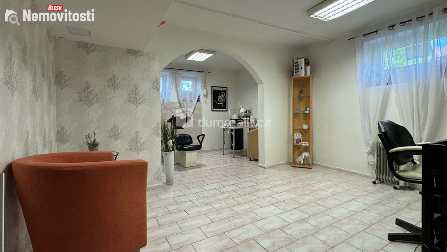 Prodej obchodního prostoru 22 m², Ostrov
