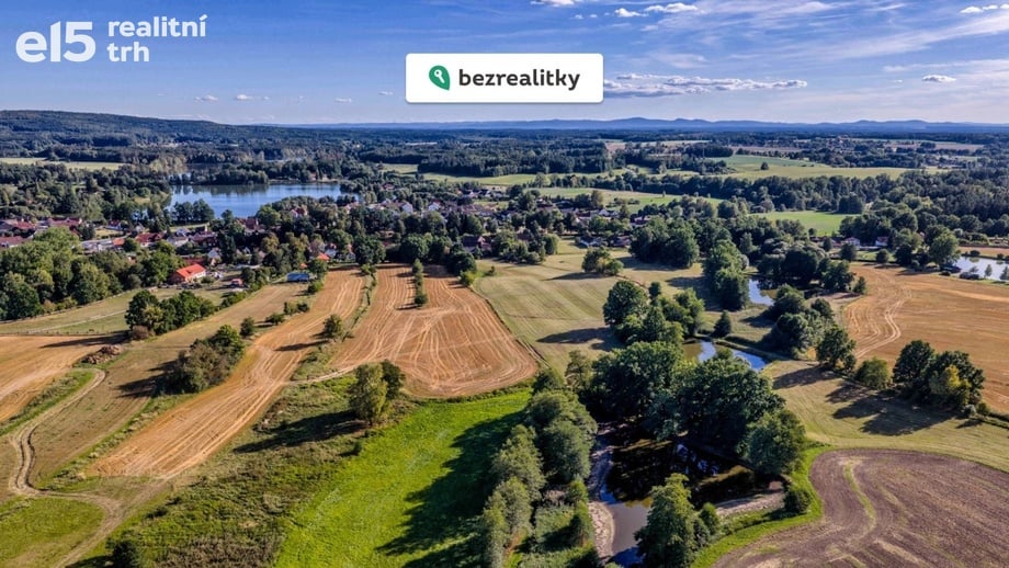 Prodej stavebního pozemku 2 102 m², Lásenice