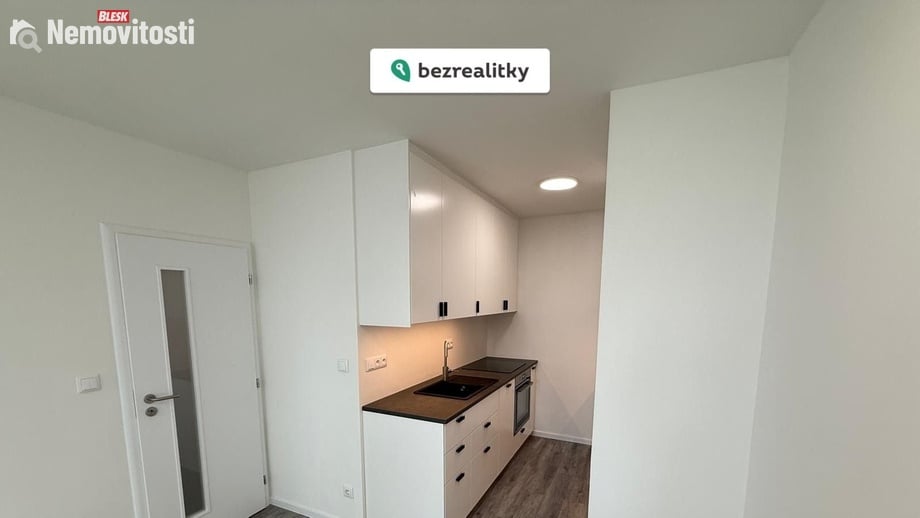 Prodej bytu 2+kk 43 m², Praha 11