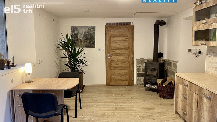 Pronájem kanceláře 40 m², Praha 11