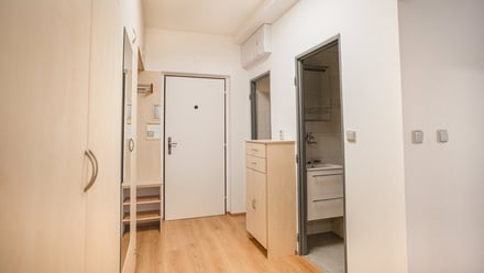 Pronájem bytu 3+1 69 m², Praha - Břevnov