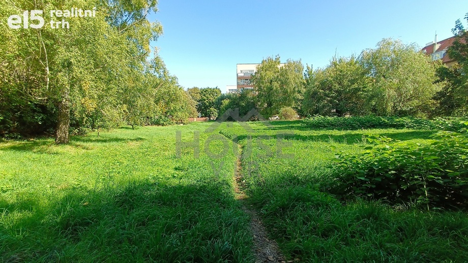 Prodej stavebního pozemku 2 882 m², Praha