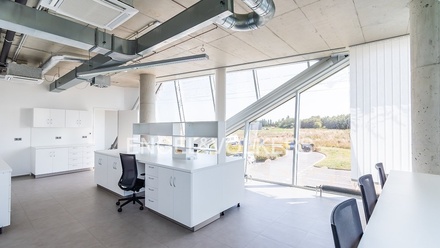 Pronájem ordinace 360 m², Zlatníky-Hodkovice