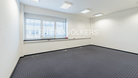 Pronájem kanceláře 26 m², Jesenice