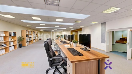 Pronájem obchodního prostoru 387 m², Staré Město